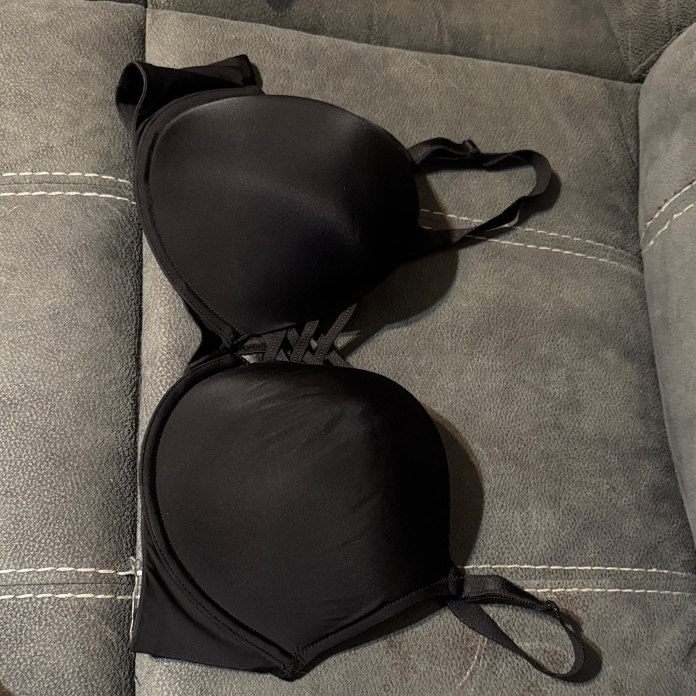 Black Torrid Curve wired Bra - size 42D
